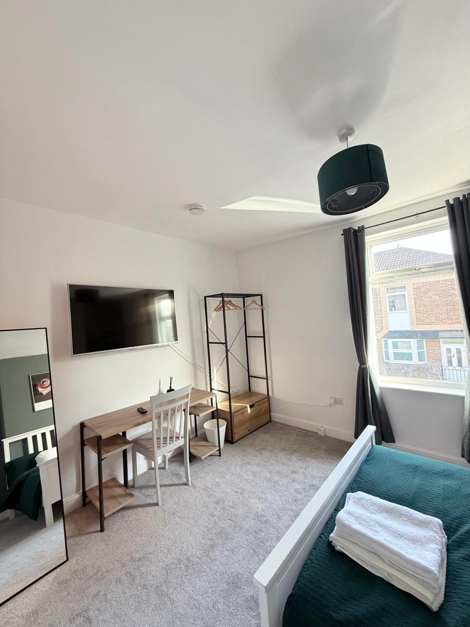 Chic 2 Bedroom Apartment Bristol
