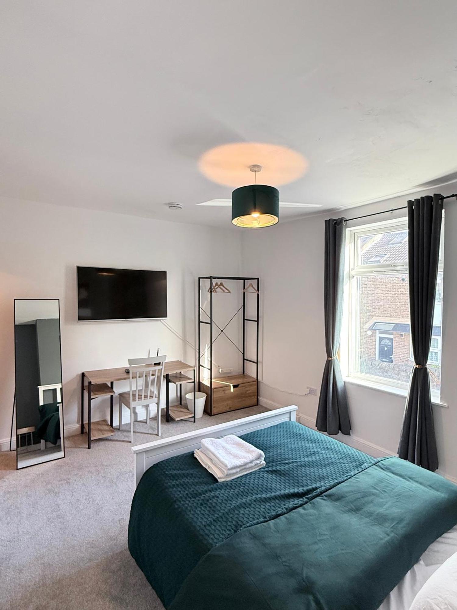 Chic 2 Bedroom