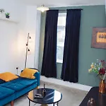 Chic 2 Bedroom