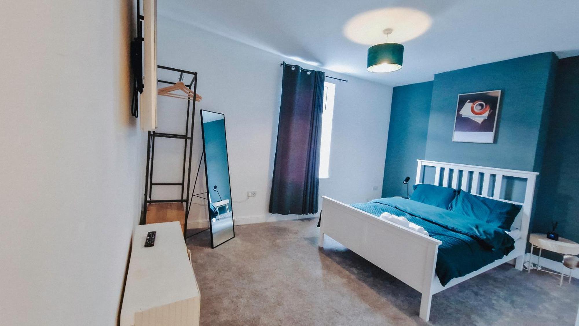 Chic 2 Bedroom Apartment *