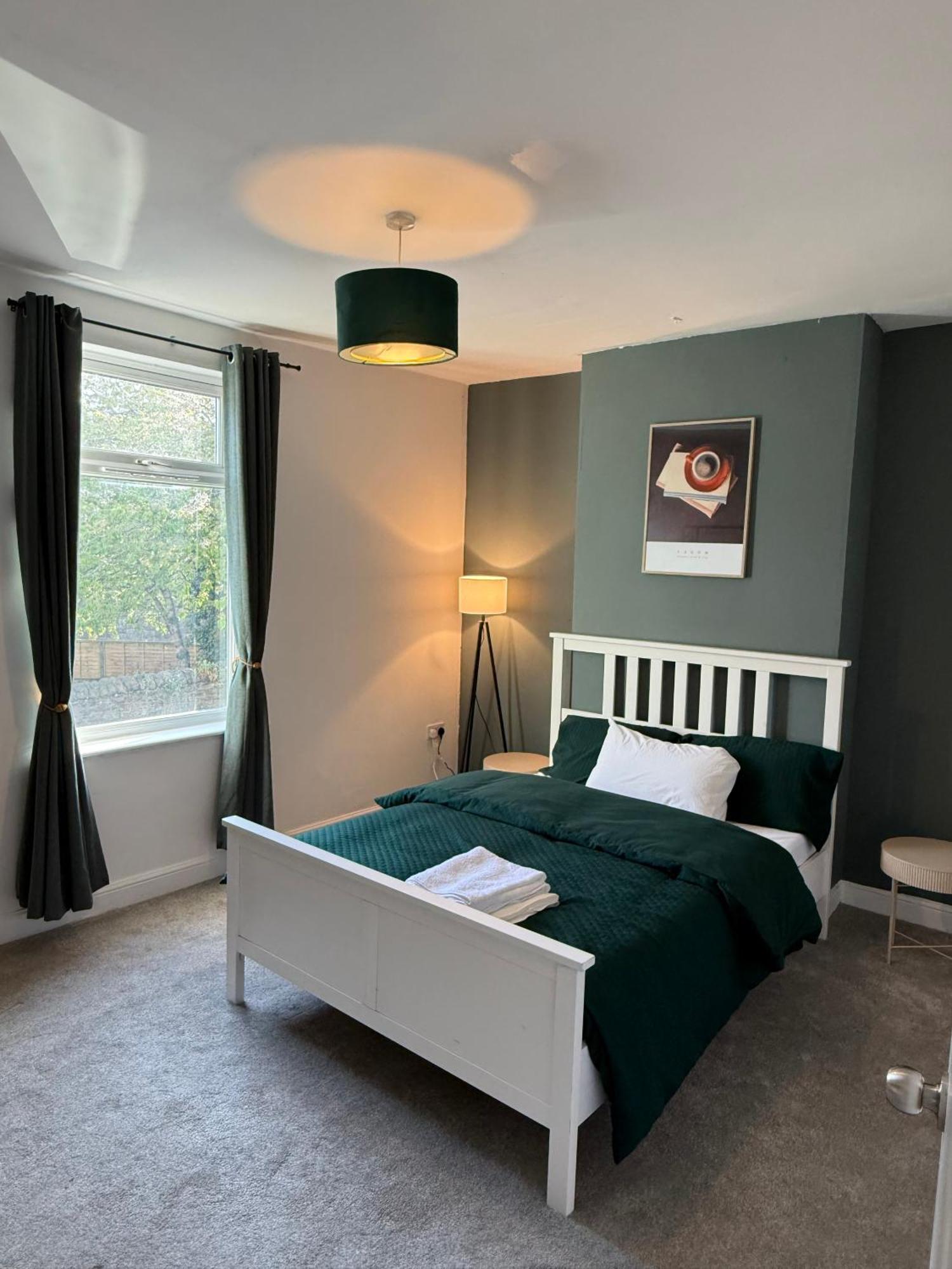 Chic 2 Bedroom Apartment *